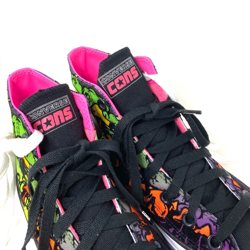WORN ONCE - Hi-Top Neon Skull w/Velvet - Picture 5 of 10